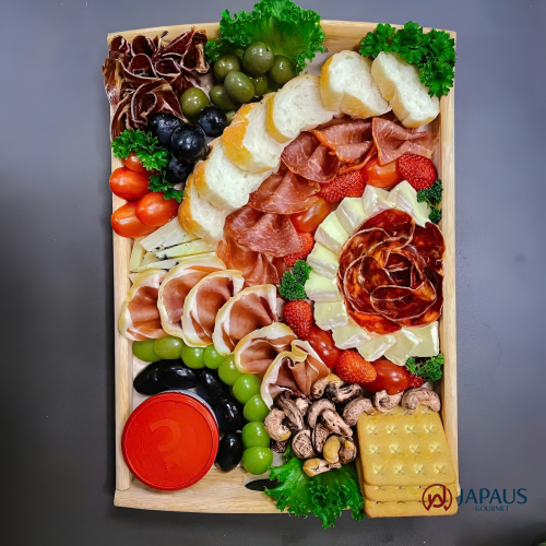 Charcuterie Board – Nghệ thuật bày trí thực phẩm nhập khẩu cao cấp cho bàn tiệc chuẩn quốc tế
